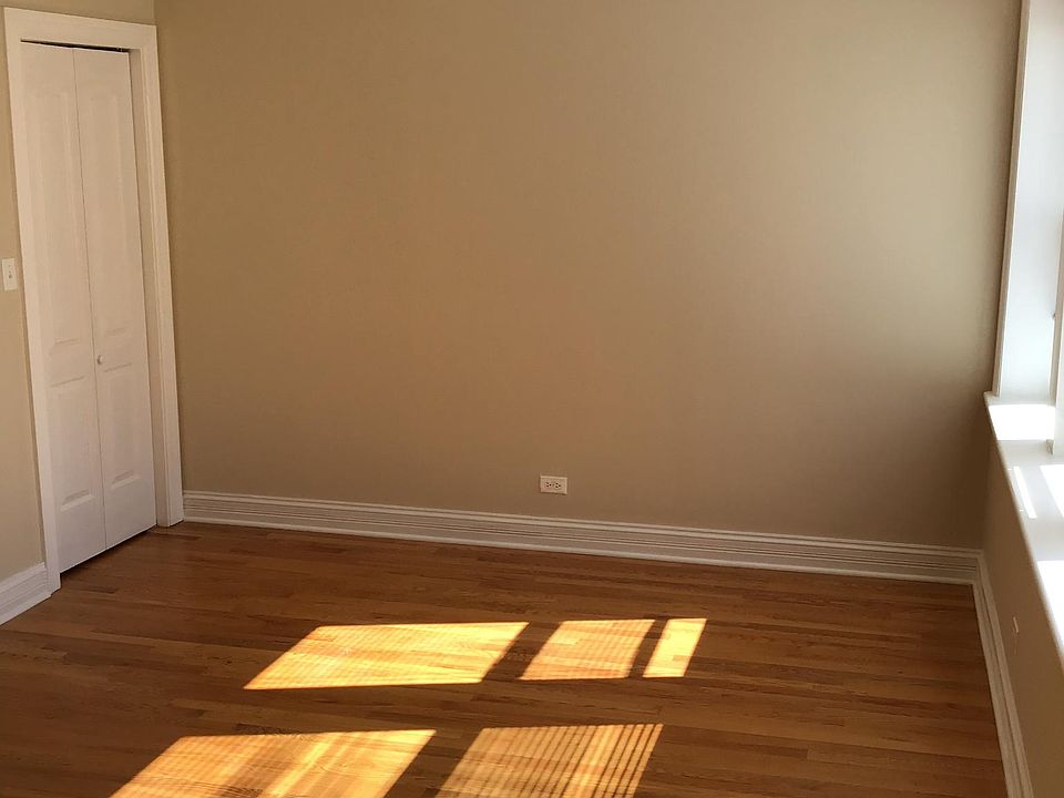 1st image of 6321 N Sacramento Ave APT 3E