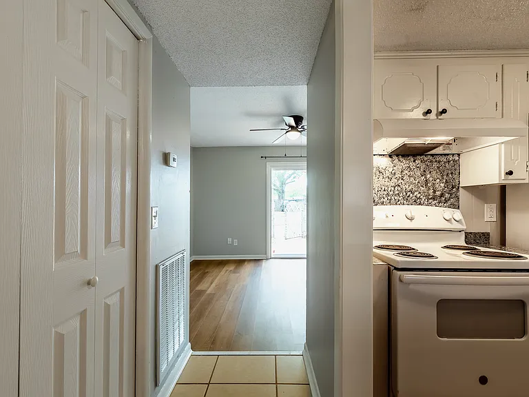 200 Plaza Dr #6 — Photo 17