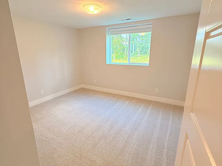 908 Lincoln Way — Photo 8