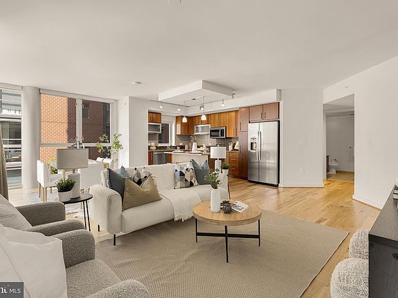 5th image of 1025 1st St SE APT 406