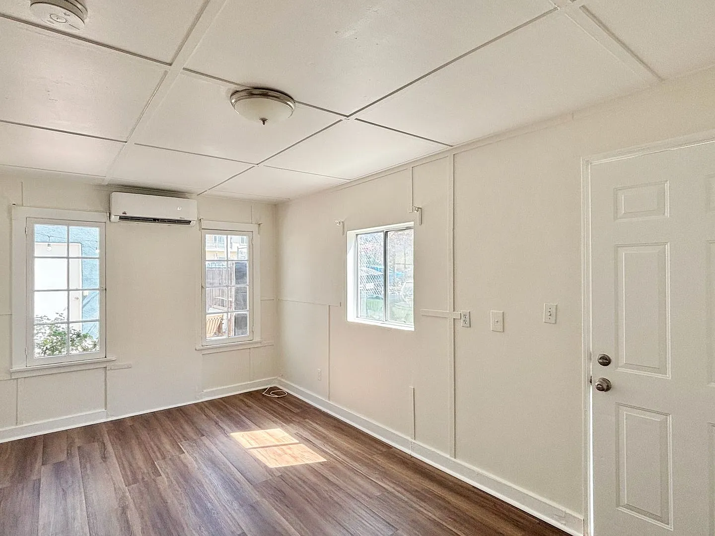 4628 York Blvd — Photo 1