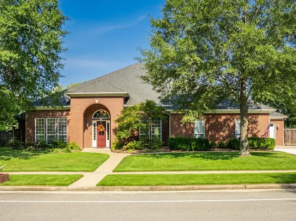 8804 Ranch Blvd, Little Rock, AR 72223