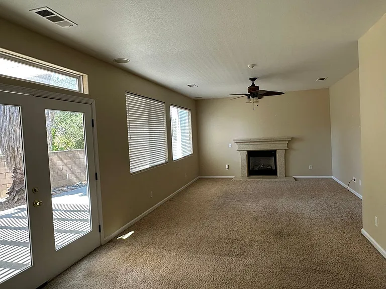 746 Jersey Ct — Photo 6