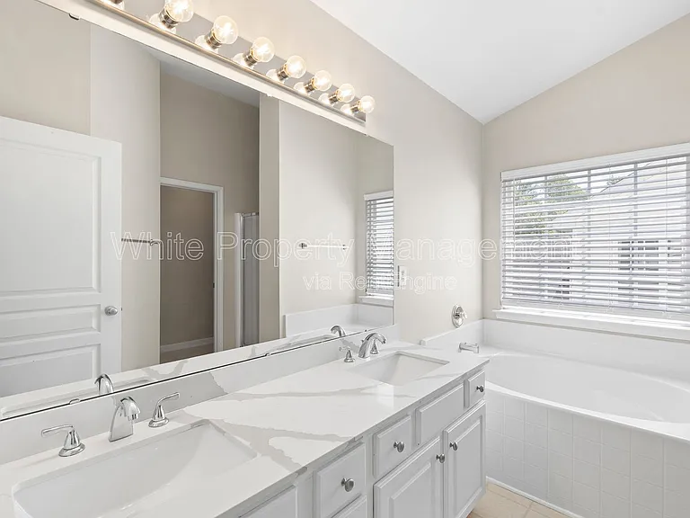 1141 Hammond Dr — Photo 22
