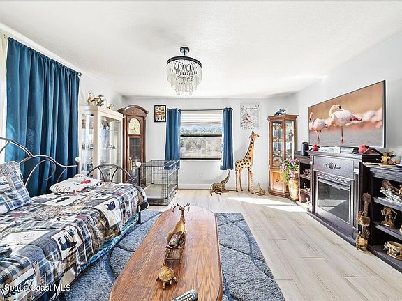 5th image of 584 N Wickham Rd APT 82