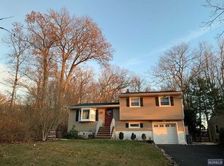 62 Seminole Ave, Oakland, NJ 07436
