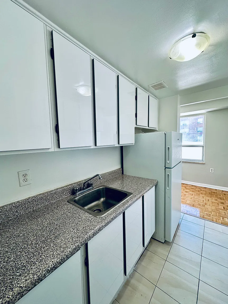 1533 Wilson Avenue Toronto — Photo 2