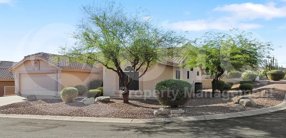 3 bed, 2.0 bath, 1952 sqft, $1,835 — Photo 3