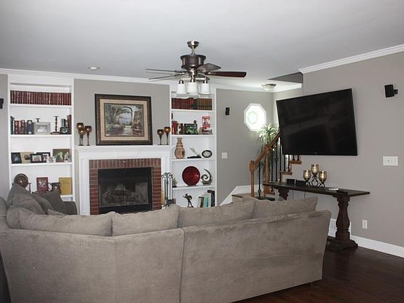 3rd image of 206 Plum Orchard Way