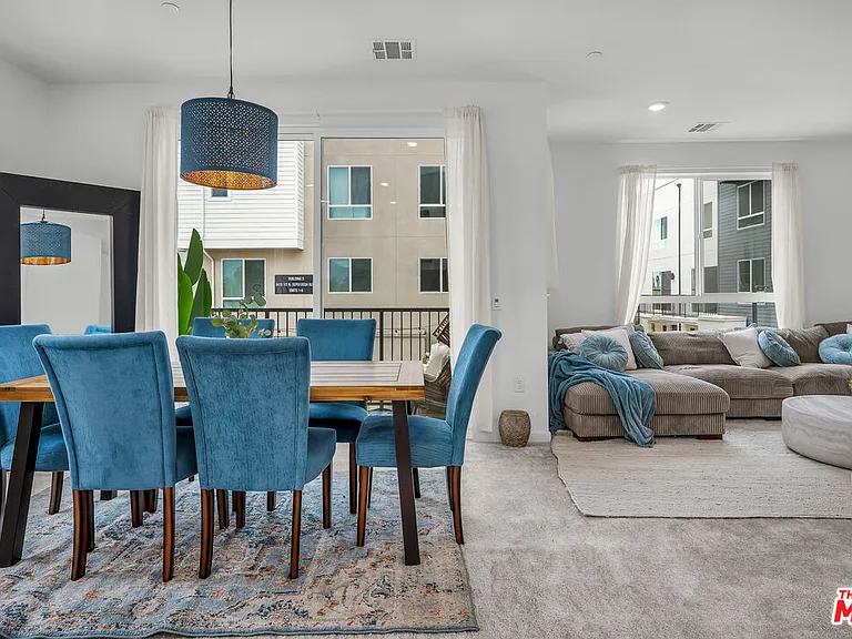 9431 Sepulveda Blvd #4 — Photo 3