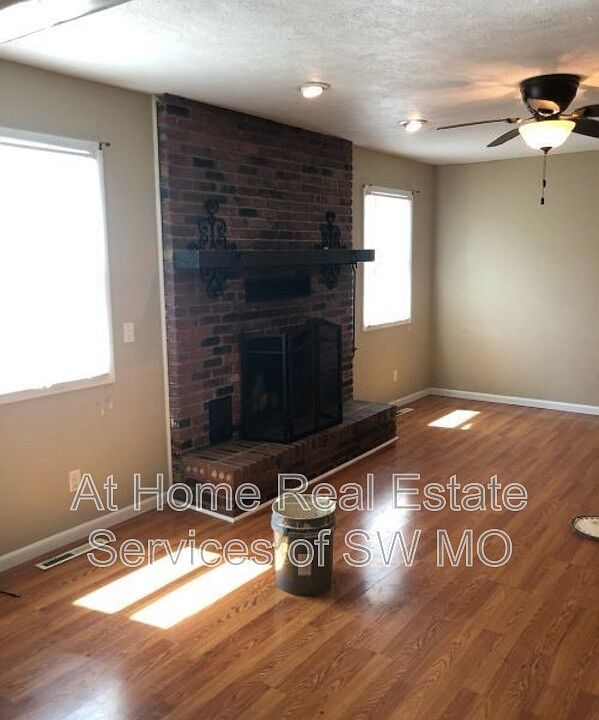 2nd image of 2347 E Huntington St