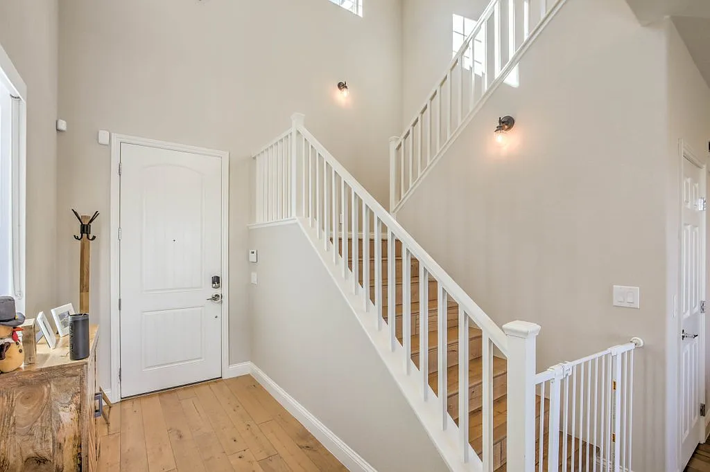 4 bed, 2378 sqft, $5,300 — Photo 4