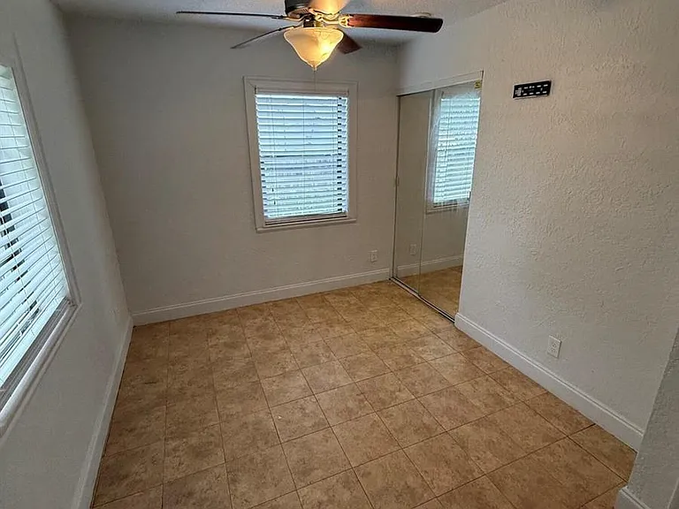 741 Roseland Dr — Photo 7