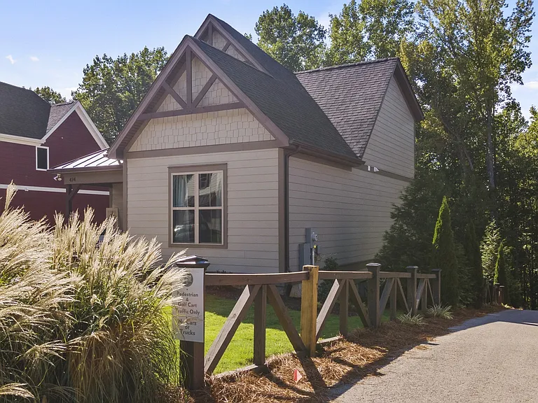 474 Evans Dr — Photo 4