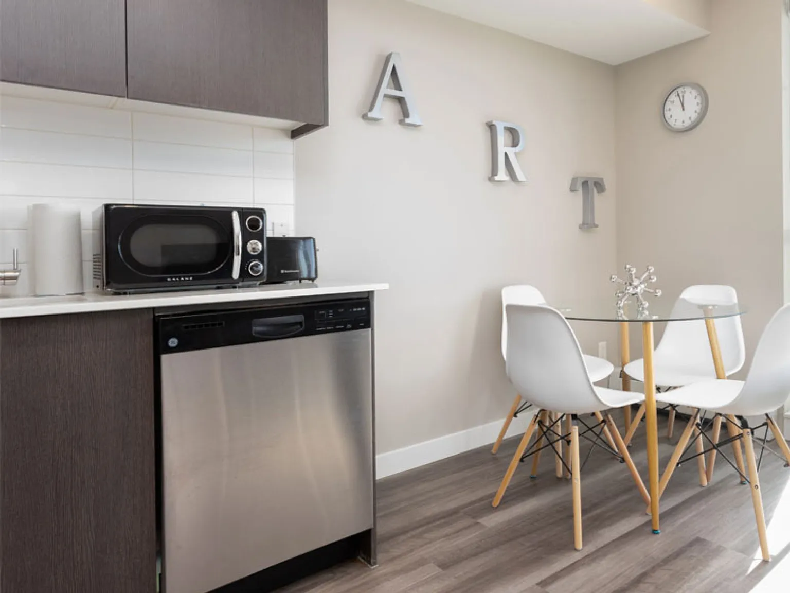 1 bed, 450 sqft, $3,600 — Photo 3
