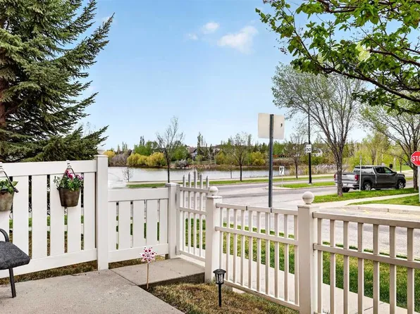 140 NW Promenade Way SE, Calgary, AB T2Z 4E9