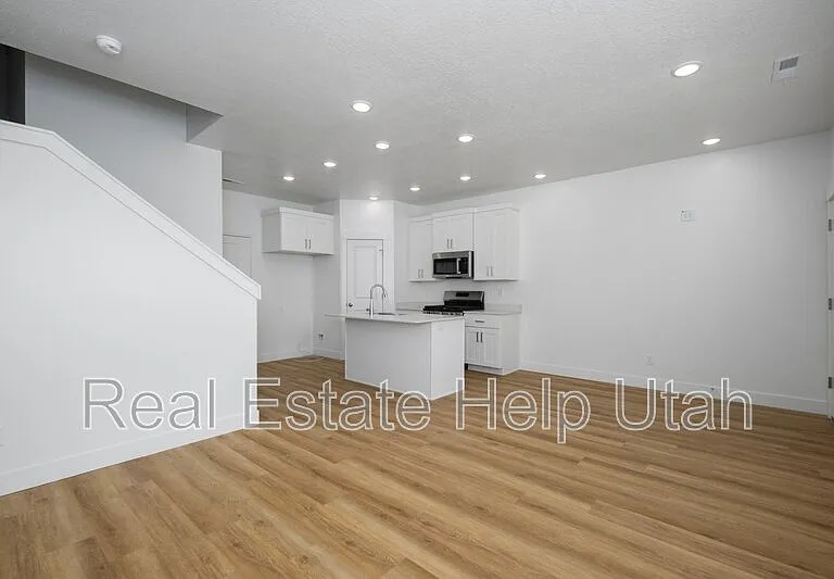 281 W 1150 N — Photo 19