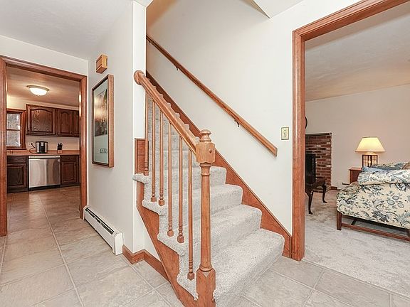 4th image of 14 Reservoir Dr