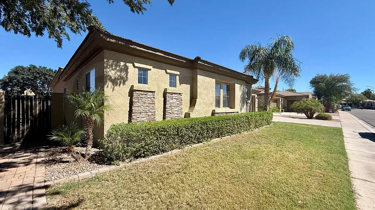 5 bed, 6.0 bath, 3701 sqft, $4,799 — Photo 3