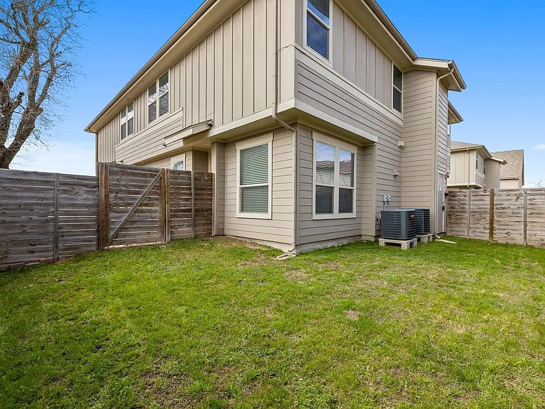 2215 Katy Ln #D — Photo 21