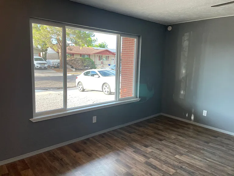 2060 Austin Dr — Photo 2