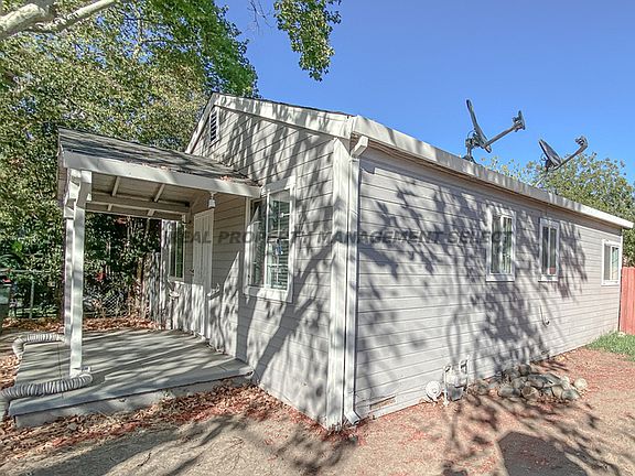 2nd image of 3557 43rd St