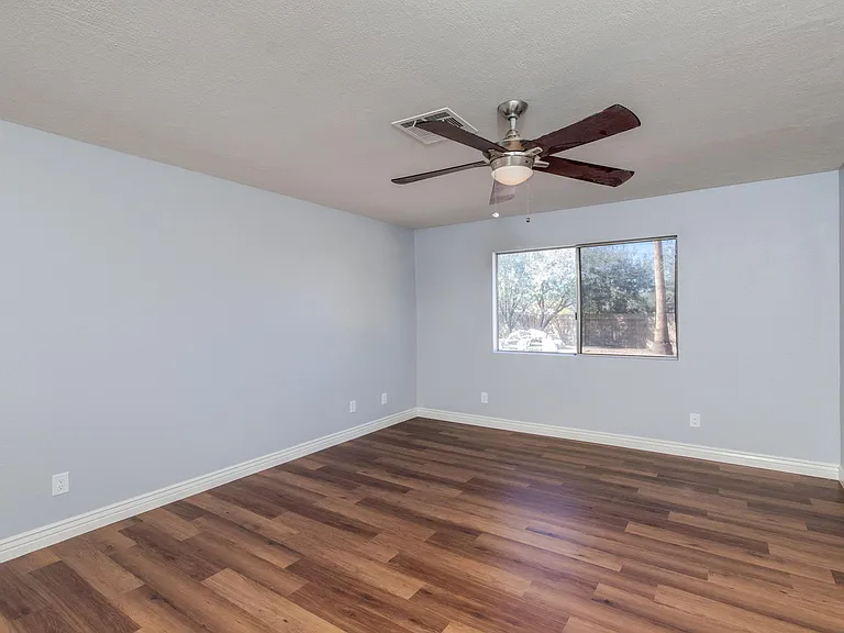 708 E Aire Libre Ave — Photo 9