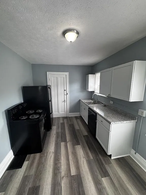 5711 Warren Ave — Photo 1