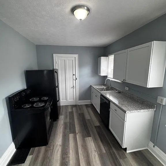 5711 Warren Ave — Photo 1