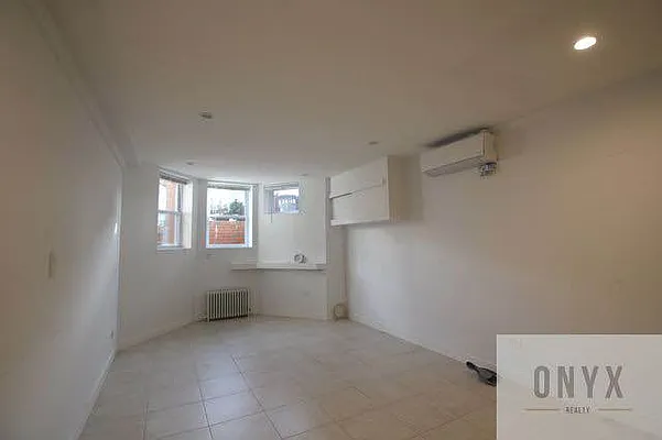 Rented by Onyx | media 10