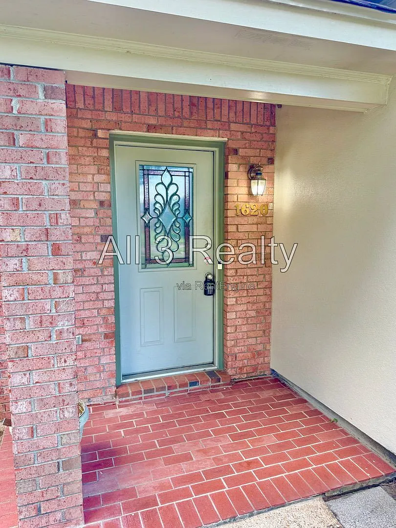 3 bed, 2.0 bath, 1615 sqft, $1,695 — Photo 4