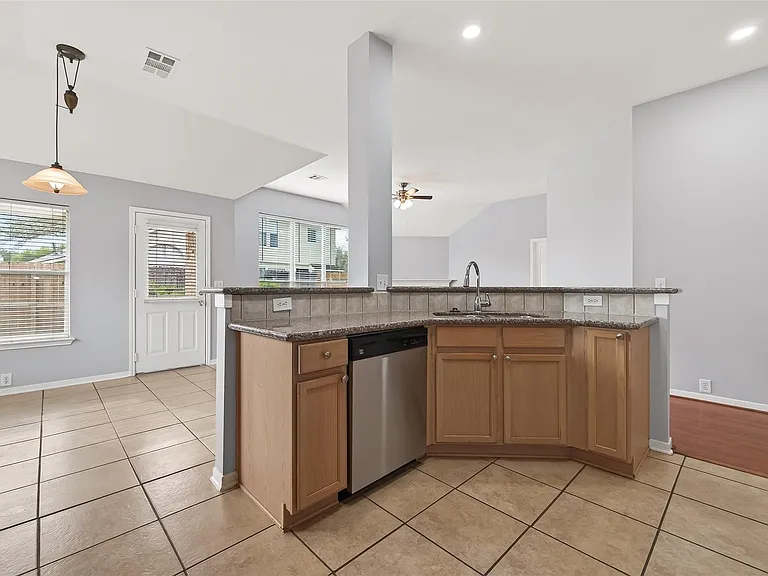 3135 Silver Cedar Trl — Photo 24