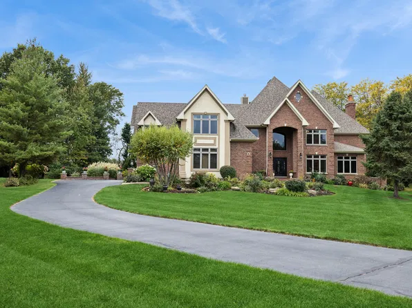 6 Fawn Ridge Dr, Oakwood Hills, IL 60013