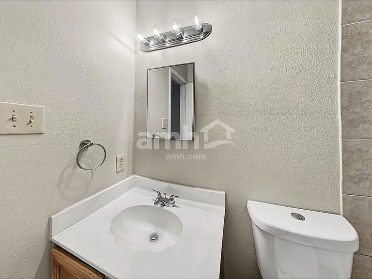 7659 Chatsworth — Photo 14