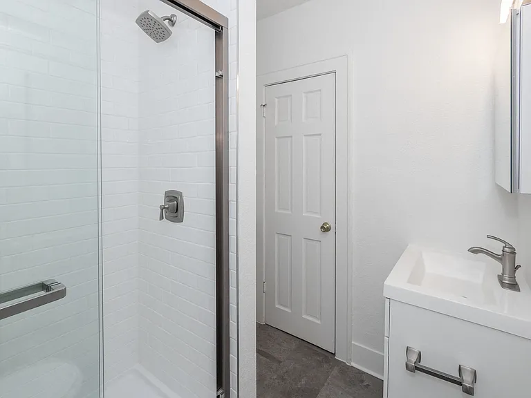 1035 N Pearl St — Photo 10