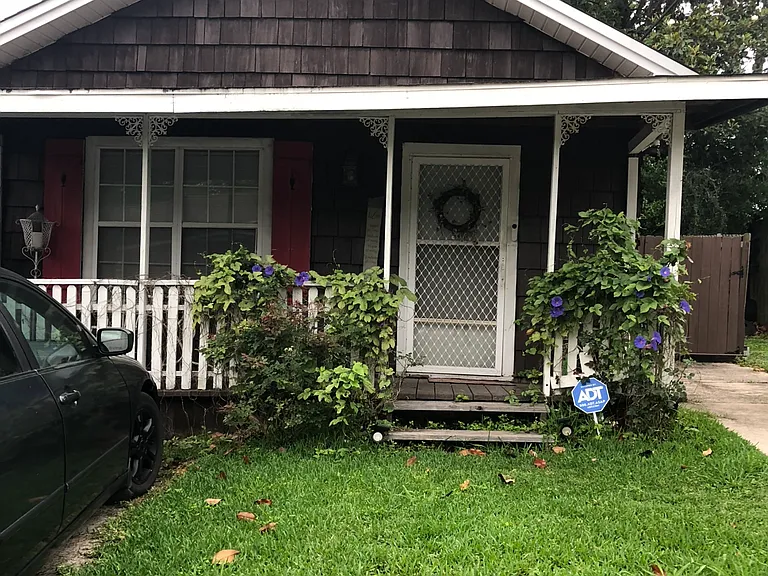 Laurel St — Photo 12