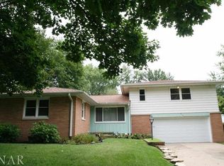 410 E 1st St, Delavan, IL 61734