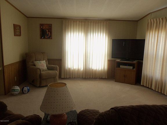 4th image of 563 Tarpon Dr