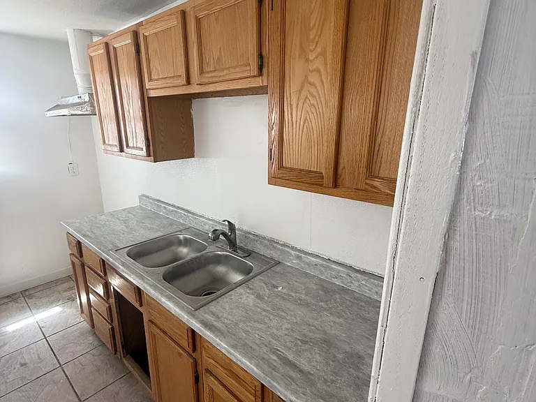 325 N 11th St #B — Photo 6
