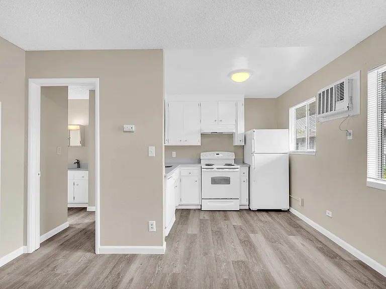 Ethan Apartments — Photo 23