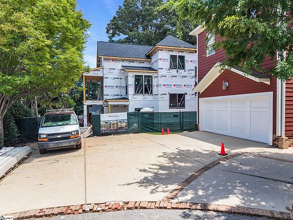 2nd image of 726 Rutherford Rd