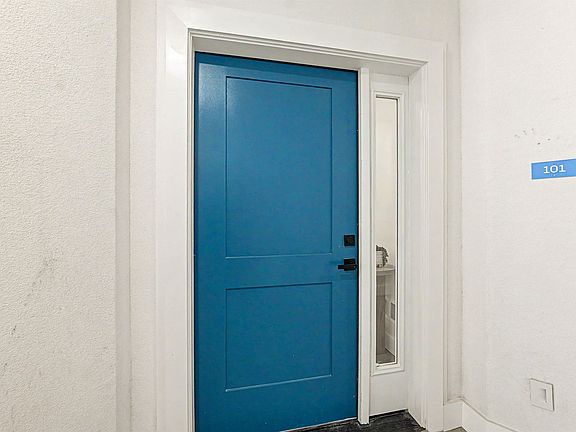 3rd image of 323 E Oak Ave #101