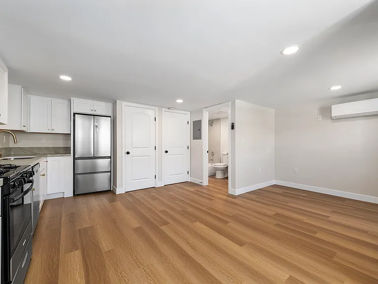 3020 E 3rd St #14 — Photo 8