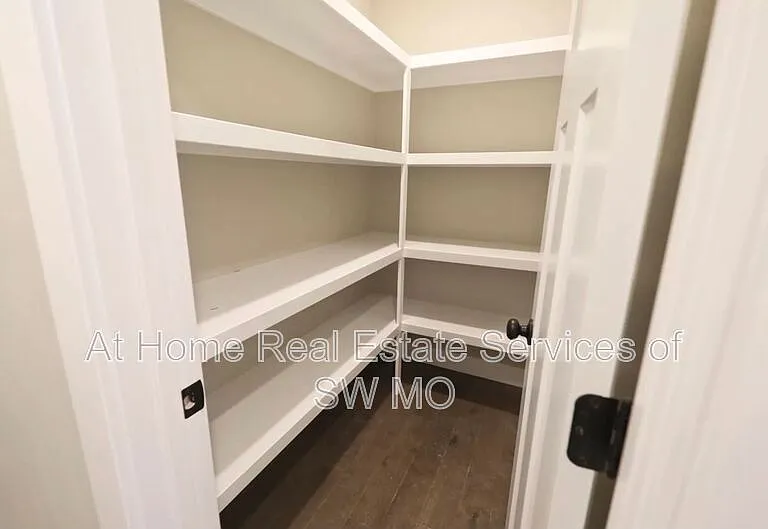 4526 Venice Ave — Photo 6