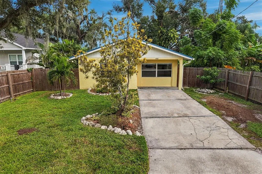 3 bed, 1.5 bath, 1344 sqft, $2,400 — Photo 2