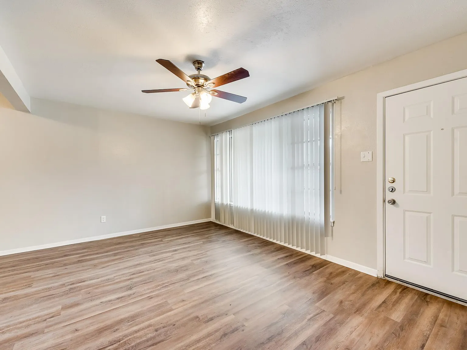 7102 Glenview Dr — Photo 4