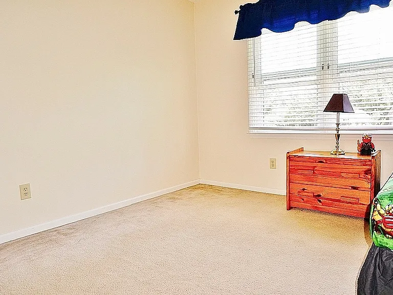 408 Hampshire Pl — Photo 16