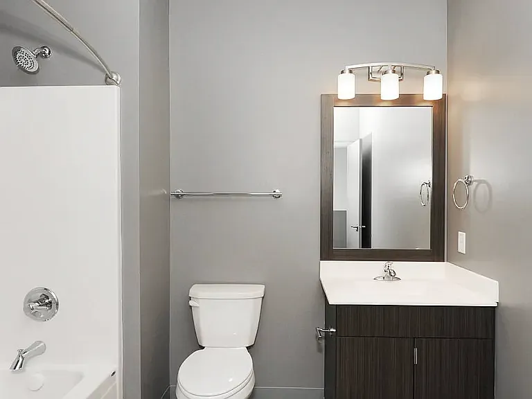 617 10th Ave SE #203 — Photo 3