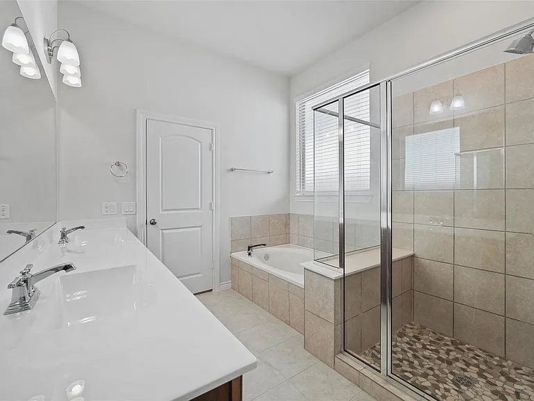 7203 Buckthorn Hollow Trl — Photo 11