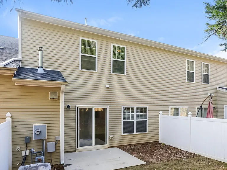 2545 Spring Oaks Way — Photo 17